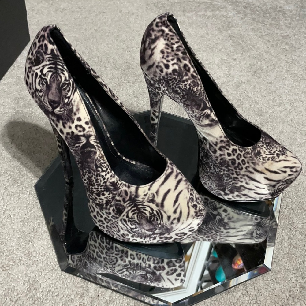 Ladies Alba 10 tiger/cheetah print heels